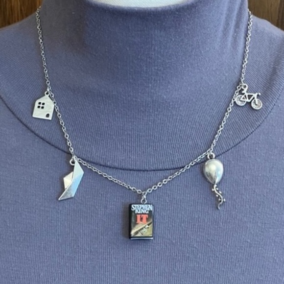 It by Stephen King Handmade Literature Necklace, Horror, Book Cover, Balloon - Picture 6 of 16